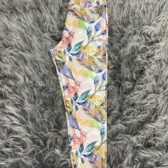 PESCADORA BLANCA CON FLORES