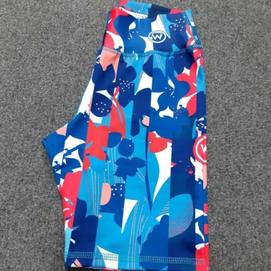 CICLISTA ROJO CON AZUL