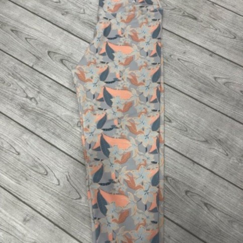 PESCADORA CELESTE FLORES SALMON