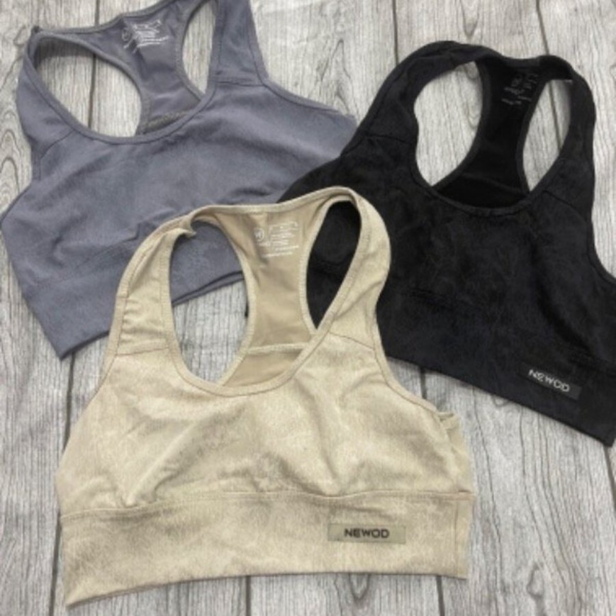 TOP CON DETALLES ENGOMADO