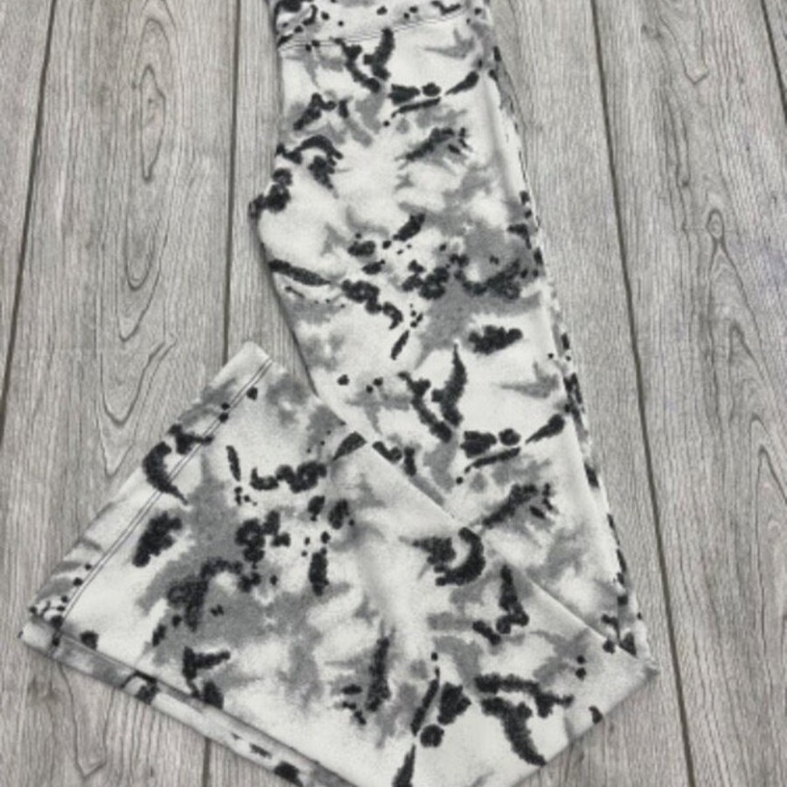 OXFORD BLANCO CON DETALLES NEGROS