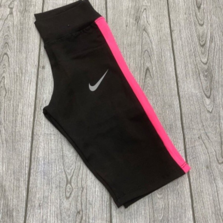 CICLISTA CON RAYA COSTADO