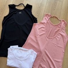 MUSCULOSA TIRA ATRAS