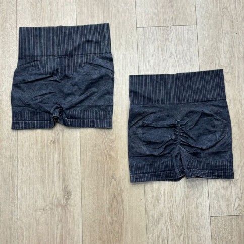 SHORT PRELAVADO RAYADO NEGRO