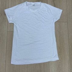 remera gofrada blanco