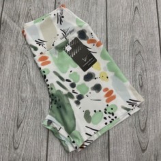 SHORT BLANCO CON VERDE NEGRO Y DURAZNO