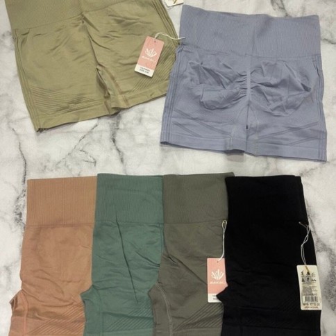 SHORT LISO CON DETALLES