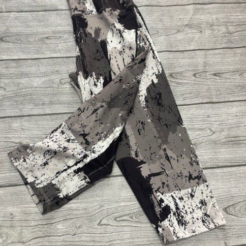 pescadora blanca gris y negra