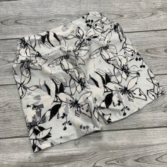 SHORT VERDE CLARO HOJA NEGRO