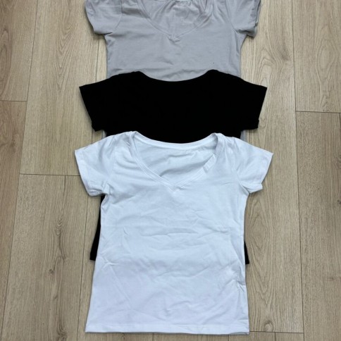 REMERA ESCOTE V AJUSTADA