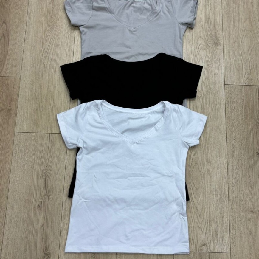 REMERA ESCOTE V AJUSTADA