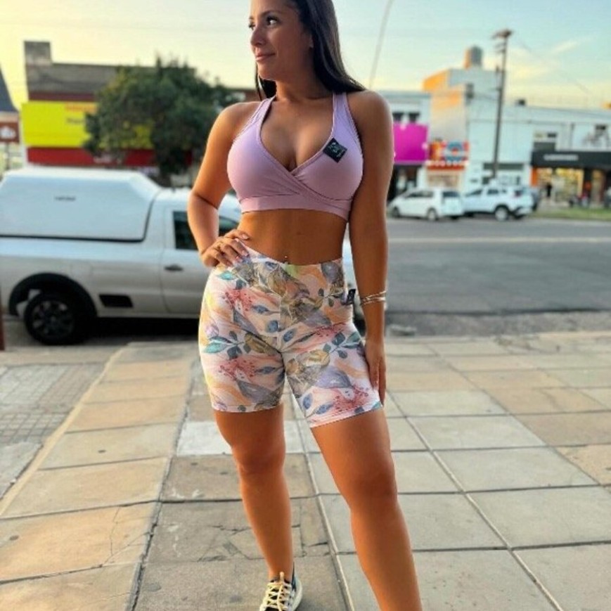 CICLISTA BLANCA CON FLORES