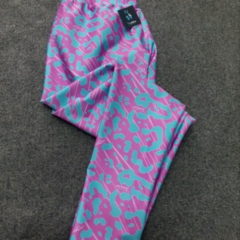 CALZA ROSA MANCHADA VERDE