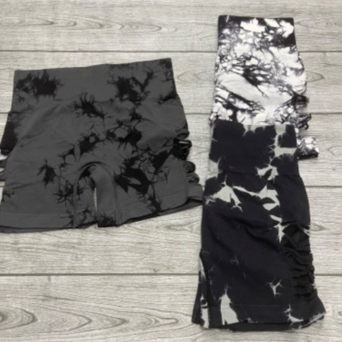 SHORT BATIK CON ABERTURA COSTADO