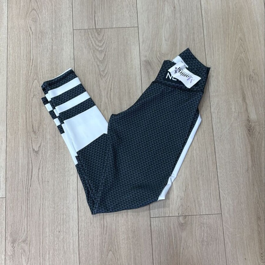 CALZA GRIS Y NEGRA CON RAYAS BLANCAS ABAJO