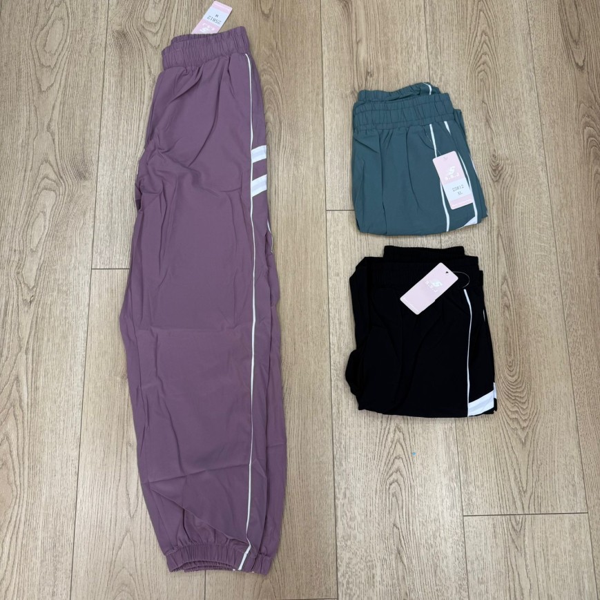 PANTALON DETALLES BLANCOS