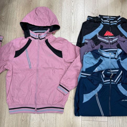 CAMPERA ROMPEVIENTO
