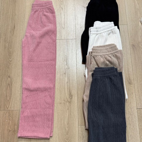 PANTALON CORDERITO ADENTRO TEXTURA