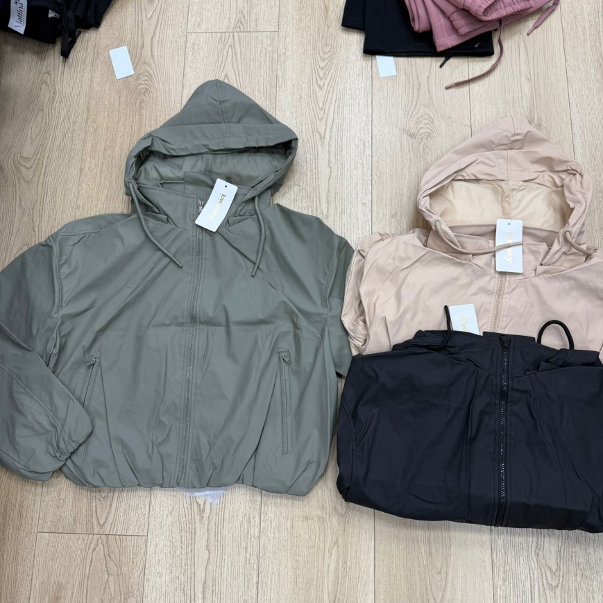 CAMPERA ENGOMADA ROMPEVIENTO