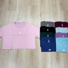 REMERA CROP LOGO 3D