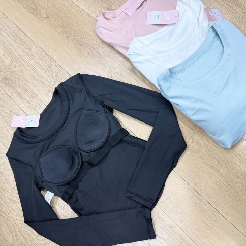 REMERA LYCRA CON TAZAS