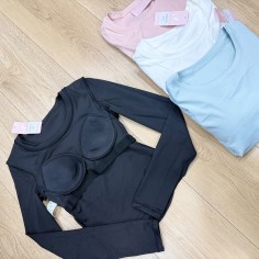 REMERA LYCRA CON TAZAS