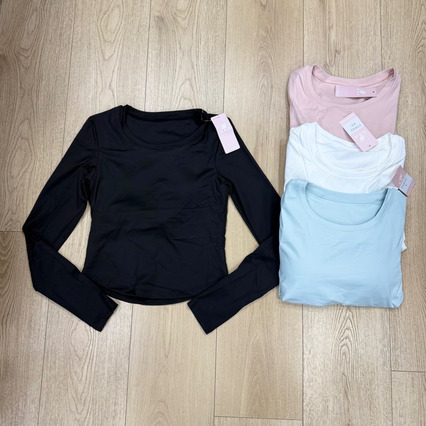 REMERA LYCRA CON TAZAS