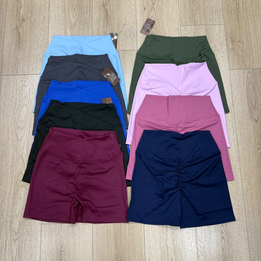 SHORT EN V CON FRUNCE