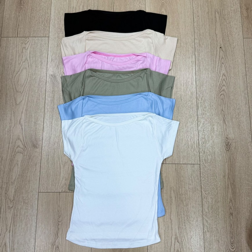REMERA CUELLO BOTE