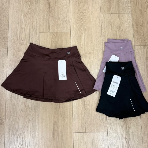 SHORT POLLERA CON TAJO